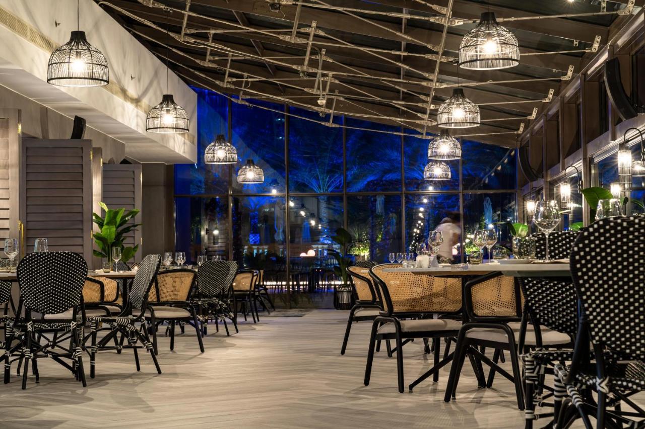 Sofitel Dubai Jumeirah Beach Exterior foto The restaurant at the resort