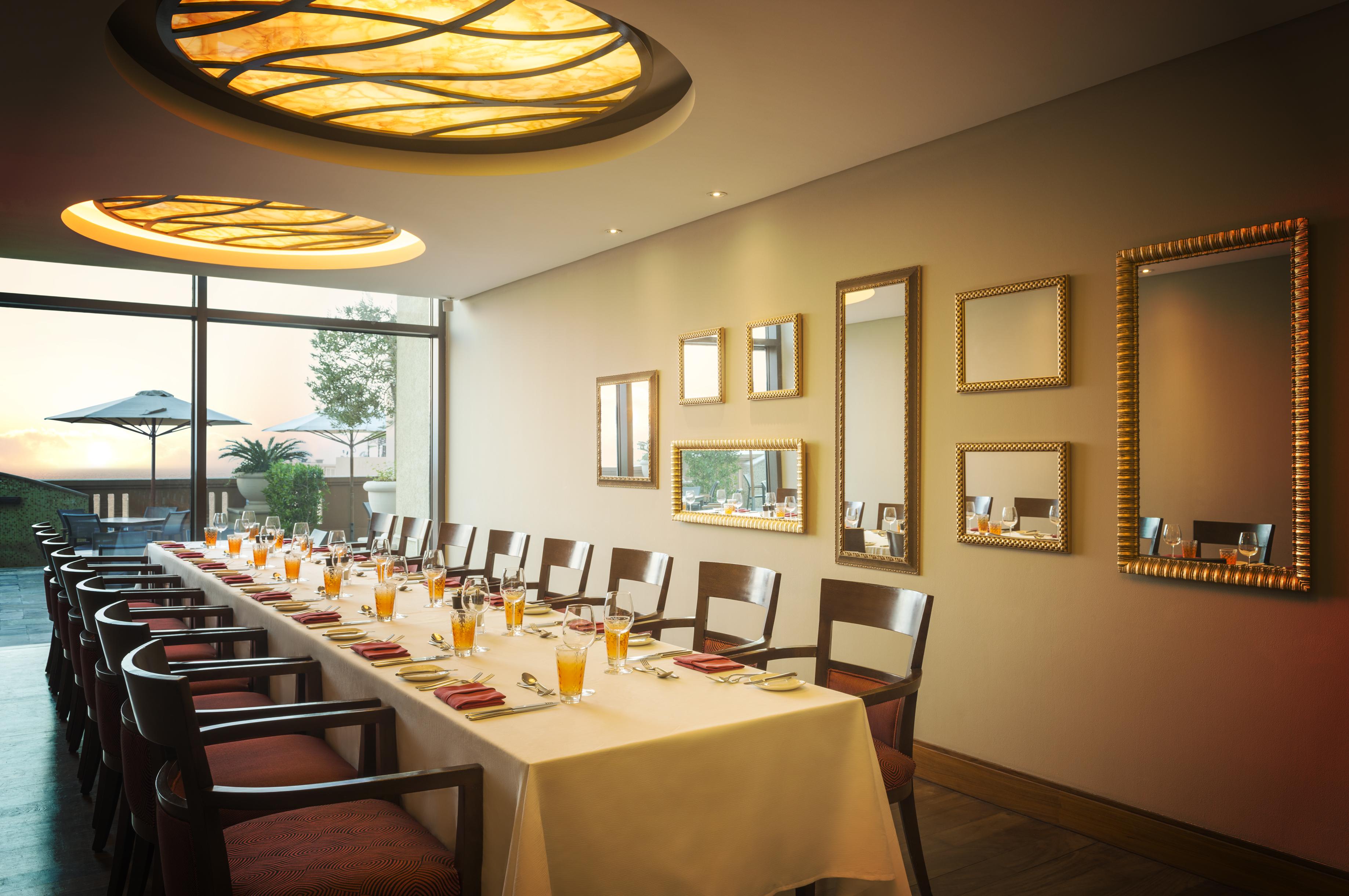 Sofitel Dubai Jumeirah Beach Exterior foto The restaurant's interior