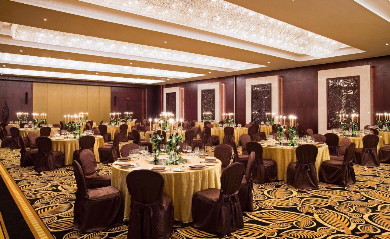 Sofitel Dubai Jumeirah Beach Exterior foto The ballroom at the Mandarin Oriental, Beijing