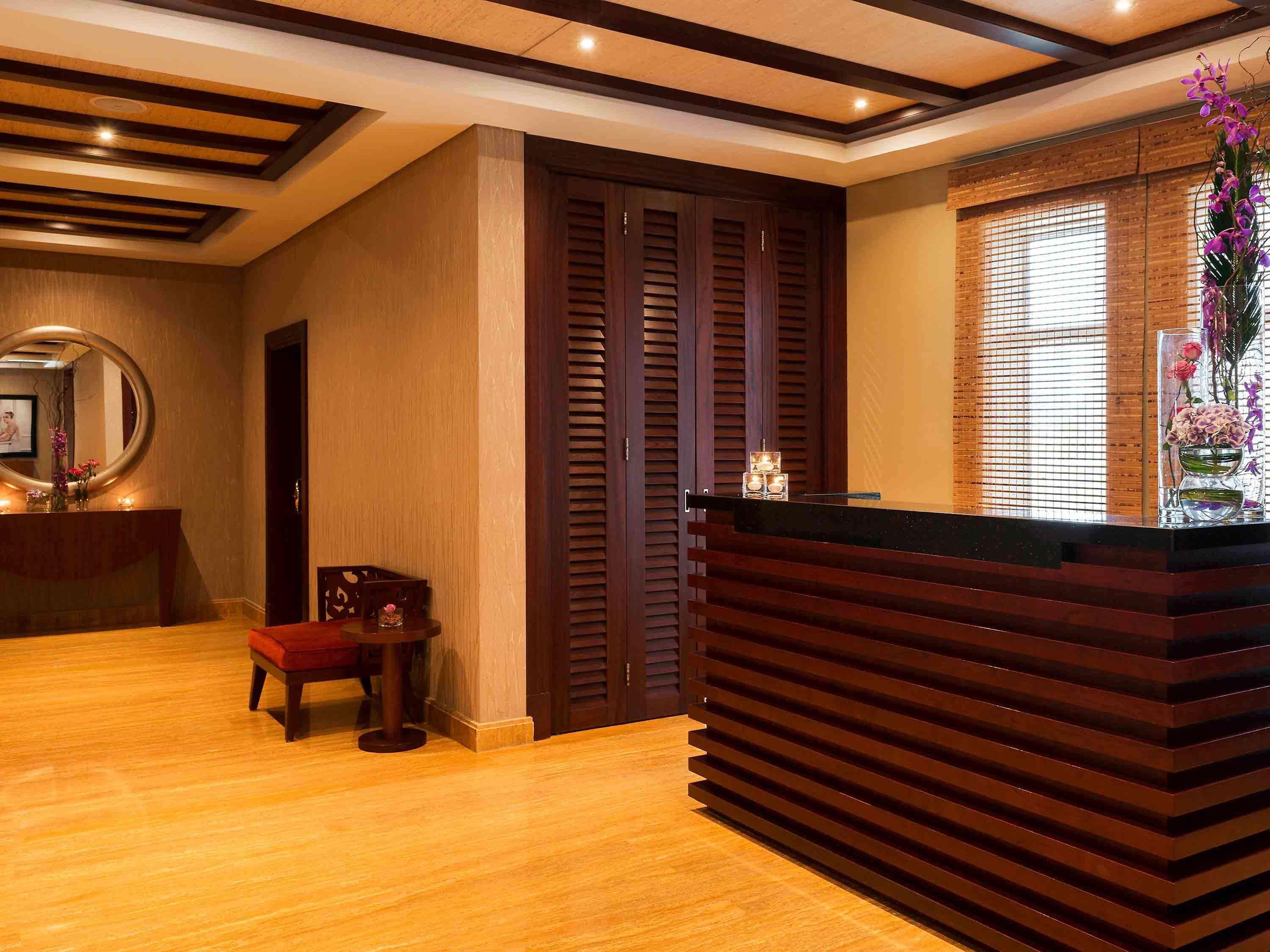Sofitel Dubai Jumeirah Beach Exterior foto Reception desk at the spa