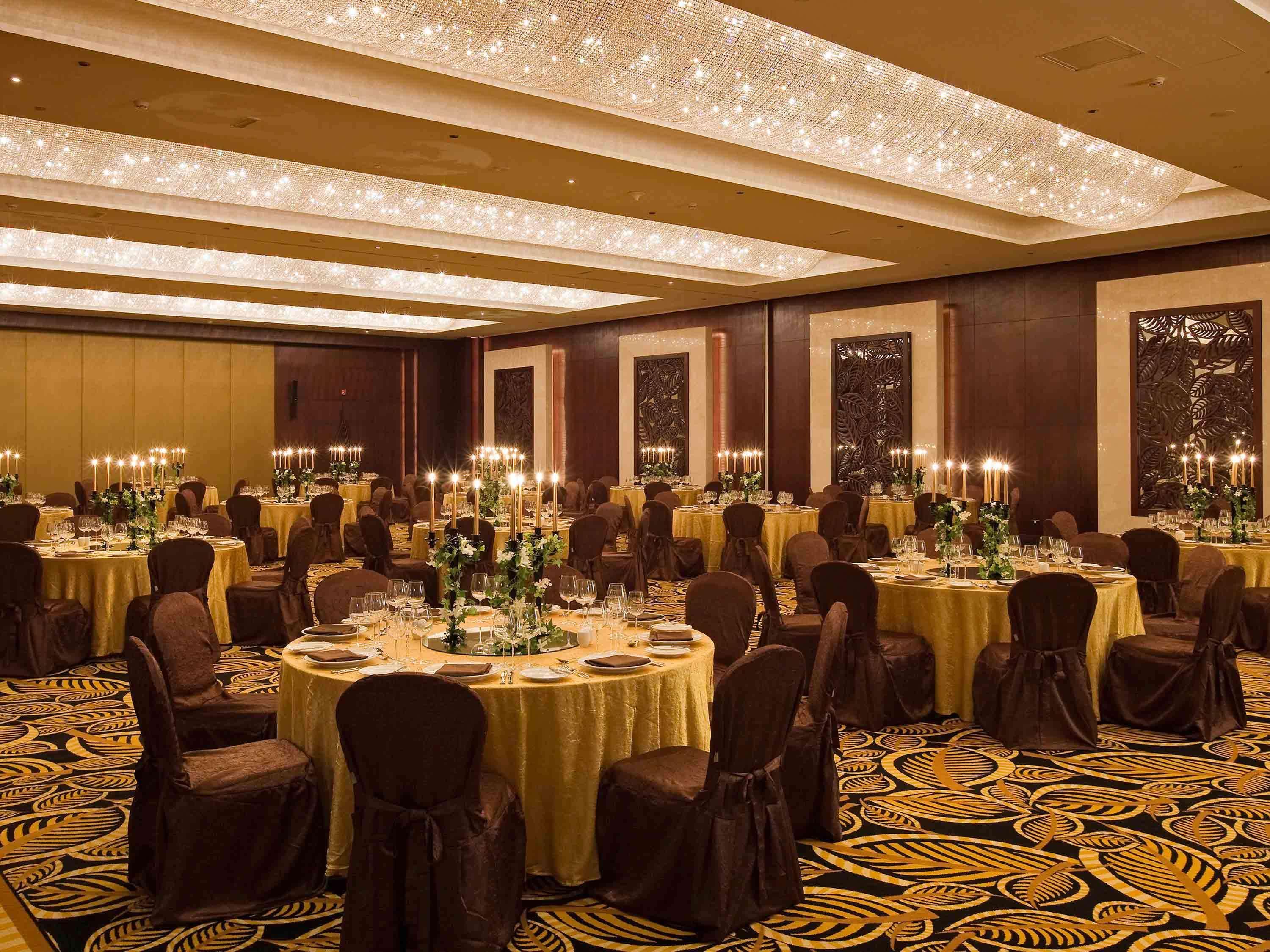 Sofitel Dubai Jumeirah Beach Exterior foto The ballroom at the Mandarin Oriental, Bangkok