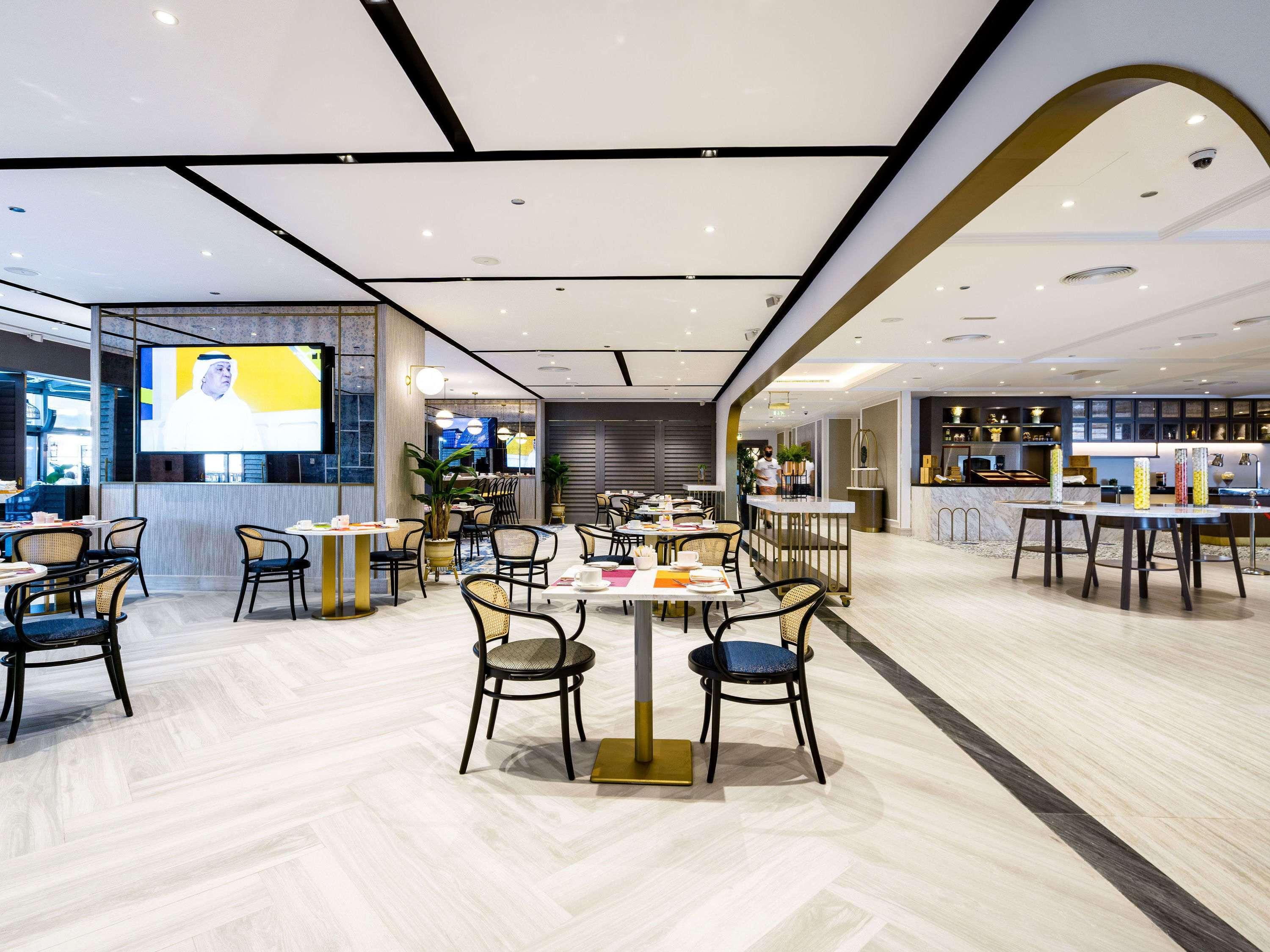 Sofitel Dubai Jumeirah Beach Exterior foto The hotel's breakfast room