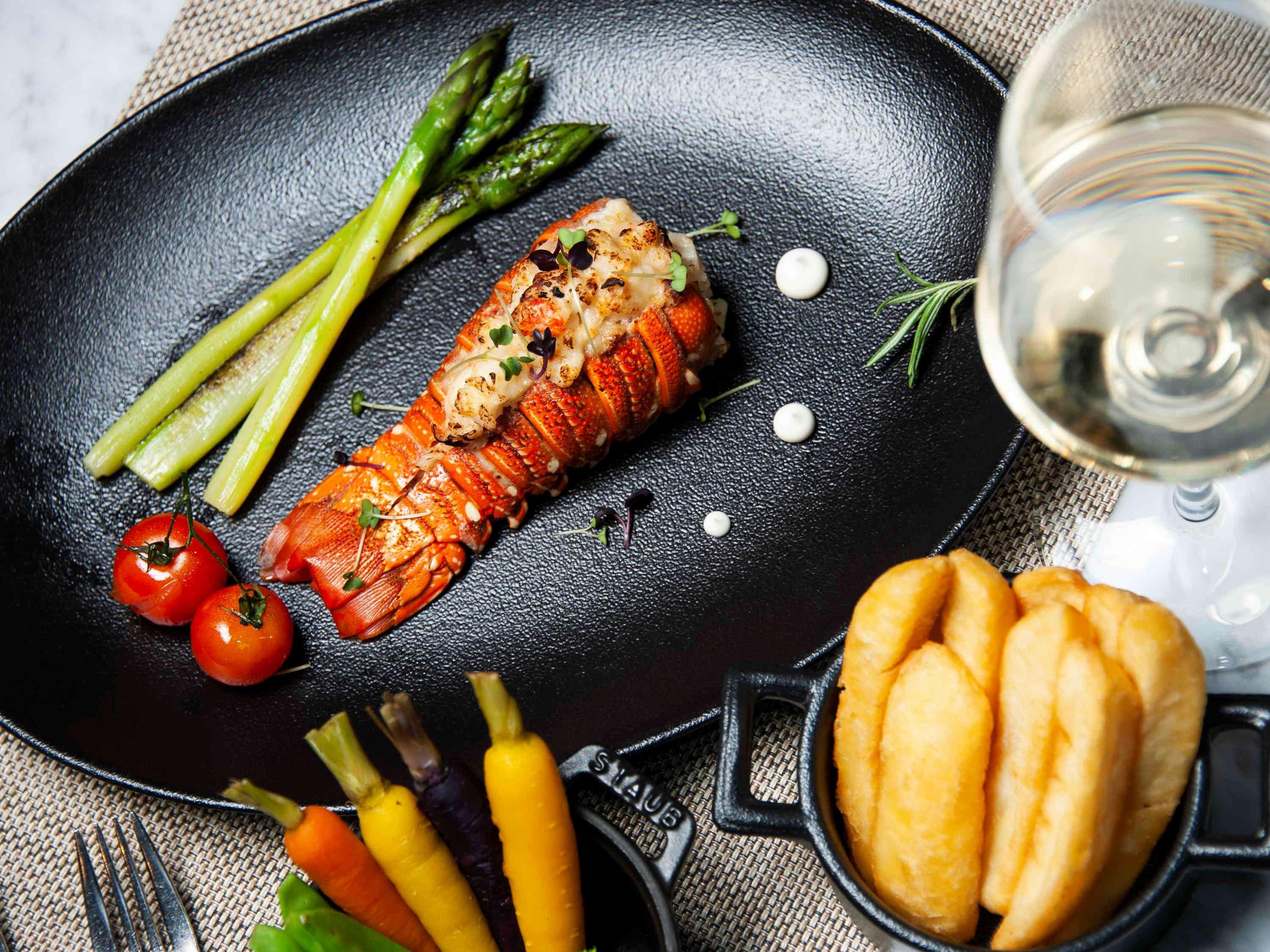 Sofitel Dubai Jumeirah Beach Exterior foto A lobster tail