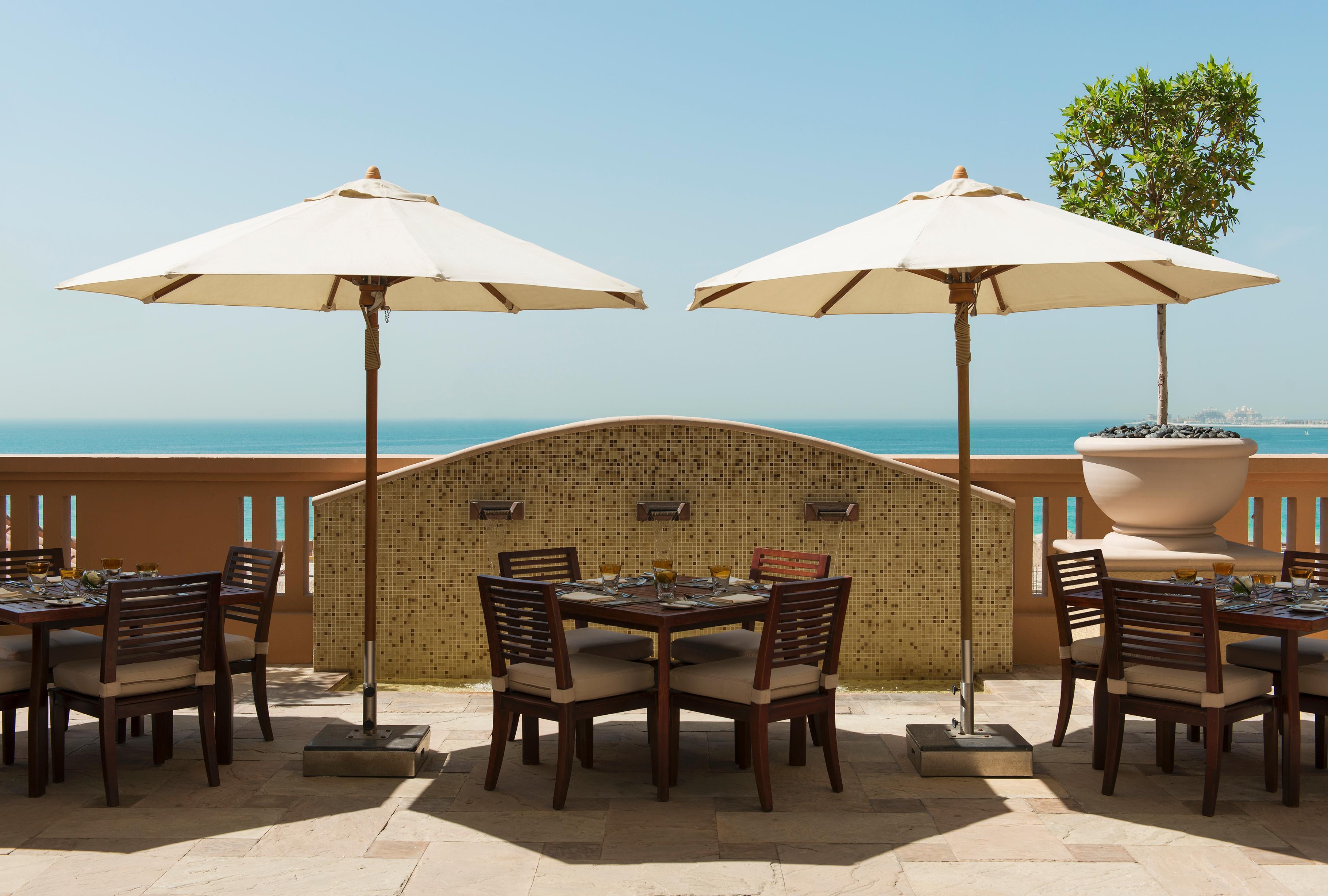 Sofitel Dubai Jumeirah Beach Exterior foto The Beach Club