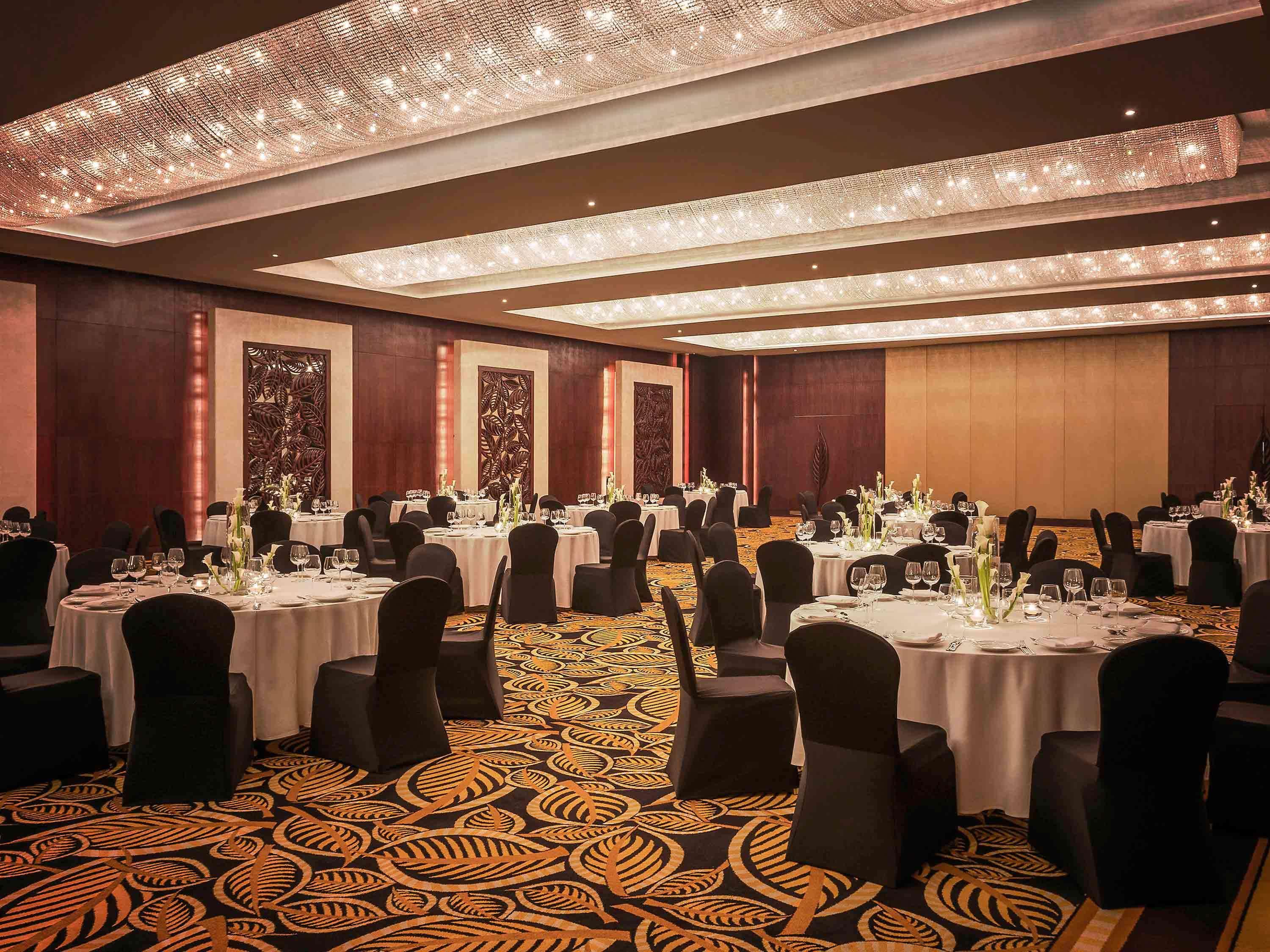 Sofitel Dubai Jumeirah Beach Exterior foto The ballroom at the Mandarin Oriental, Bangkok