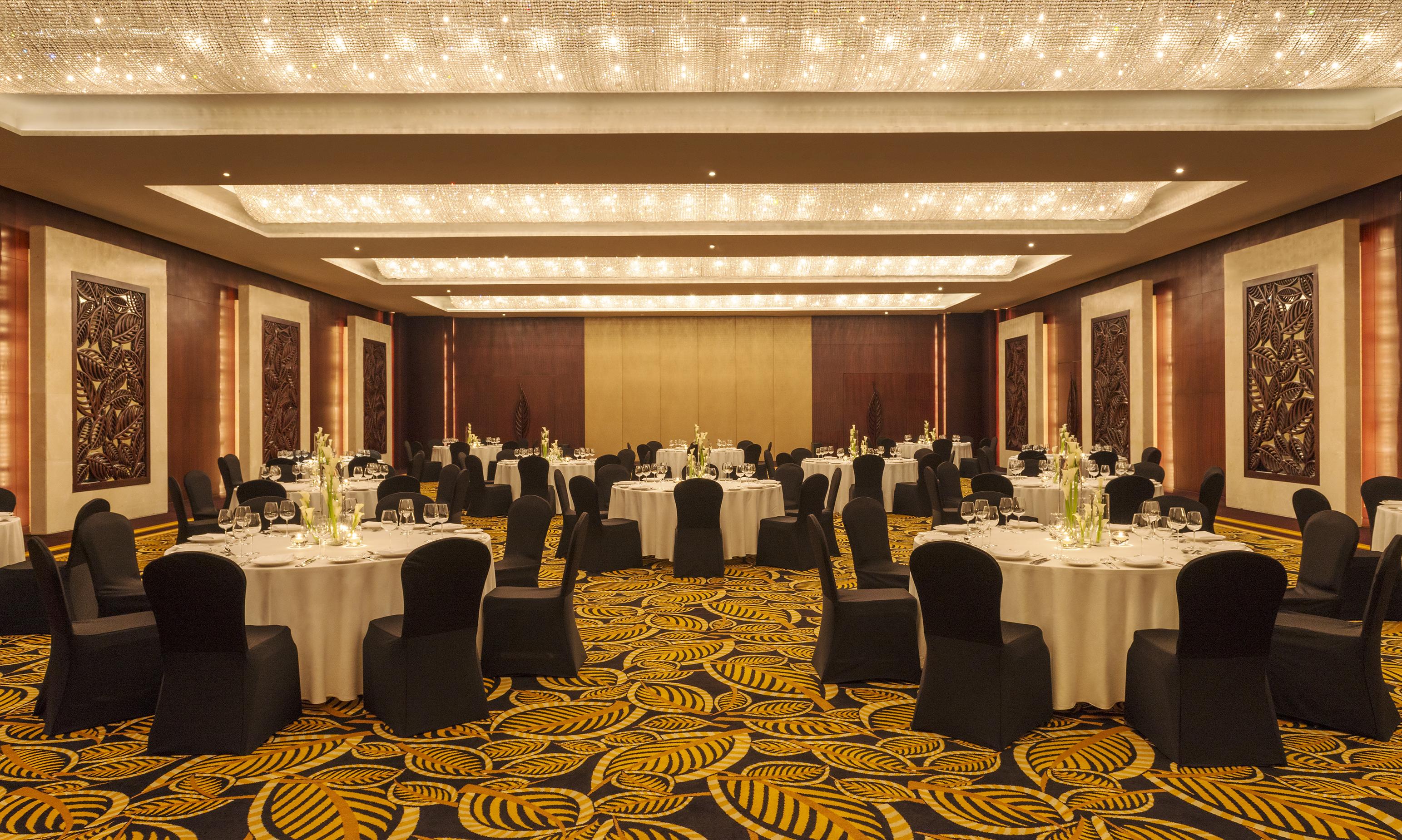 Sofitel Dubai Jumeirah Beach Exterior foto The ballroom at the Mandarin Oriental Bangkok