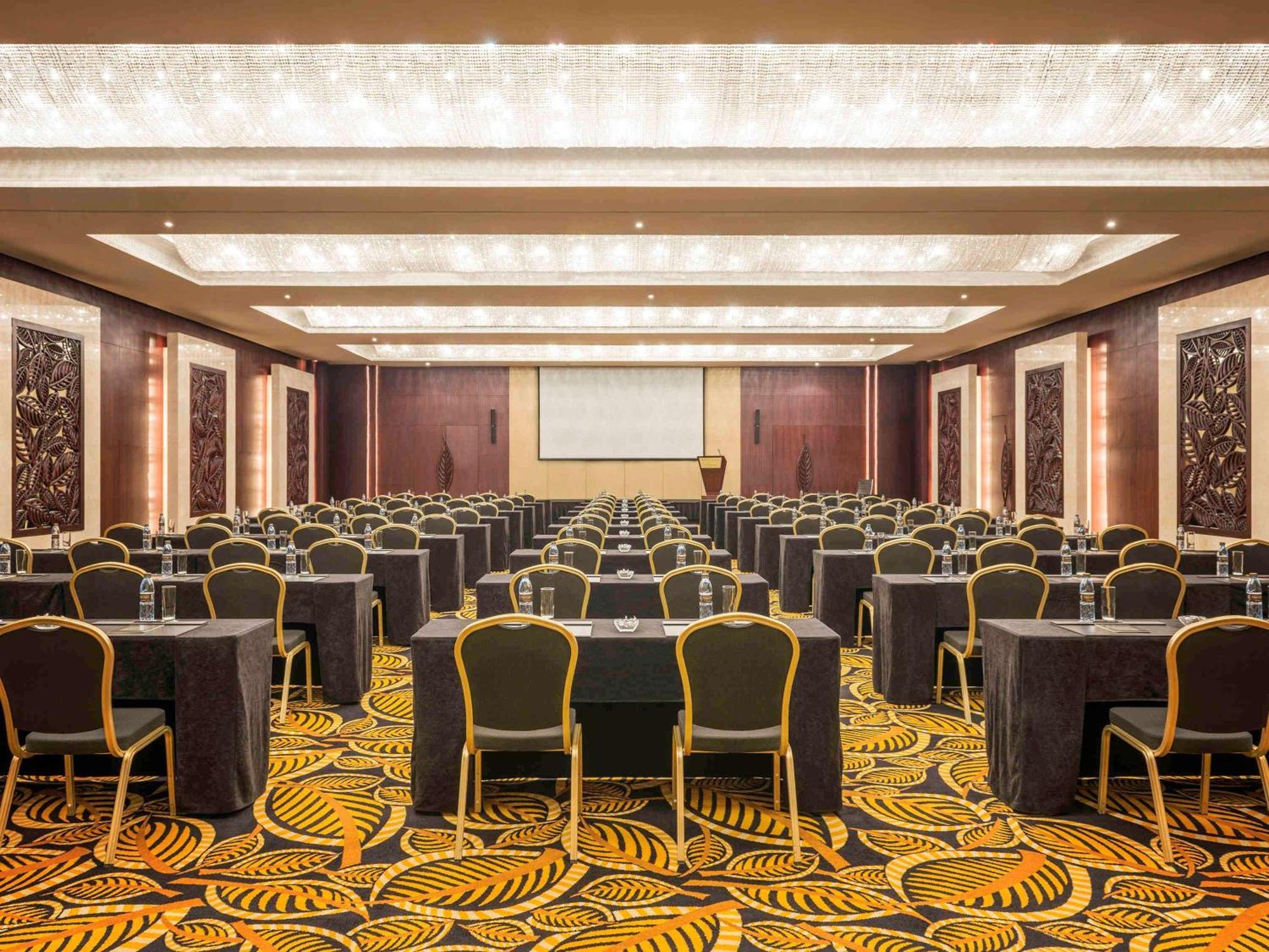 Sofitel Dubai Jumeirah Beach Exterior foto The ballroom at the hotel